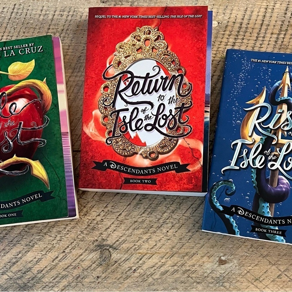 Disney Descendants Book Set 1-3 Melissa de la Cruz Isle of the Lost Paperback
